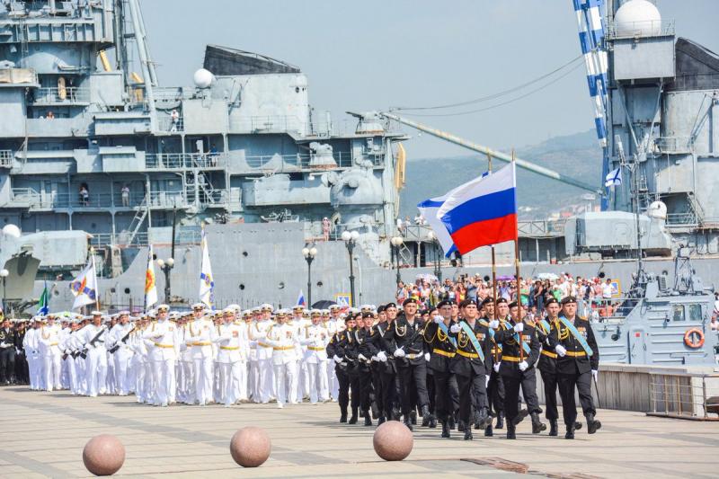Военно-морские парады в России: как зарождались и изменялись традиции